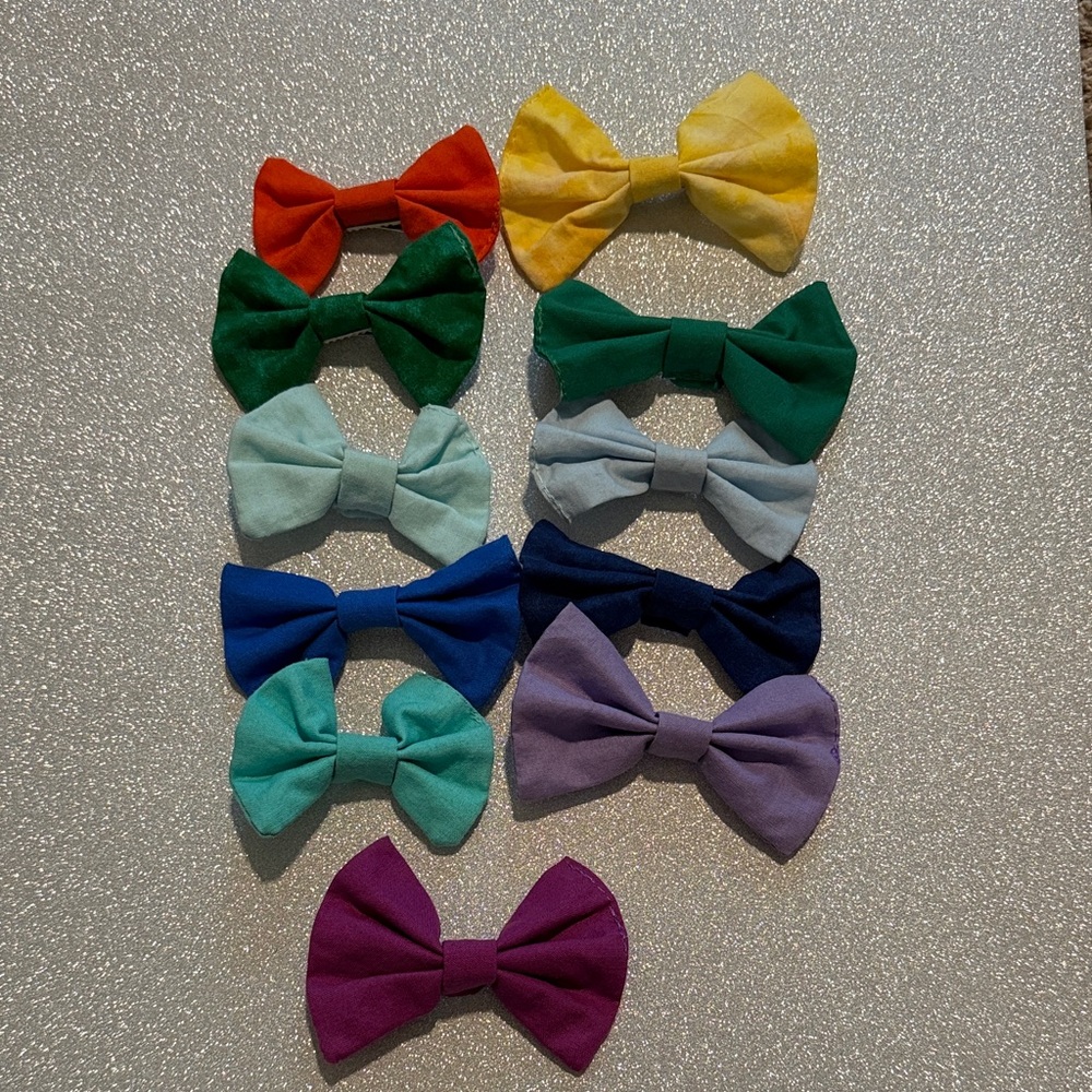 Handmade colorful clip on bow set